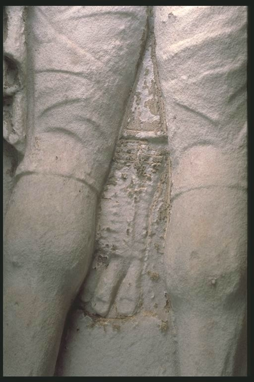 Legs of an auxiliary