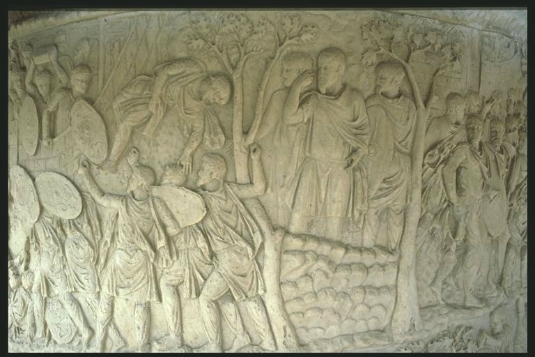 Dacians attack a Roman fort, watched by their leaders