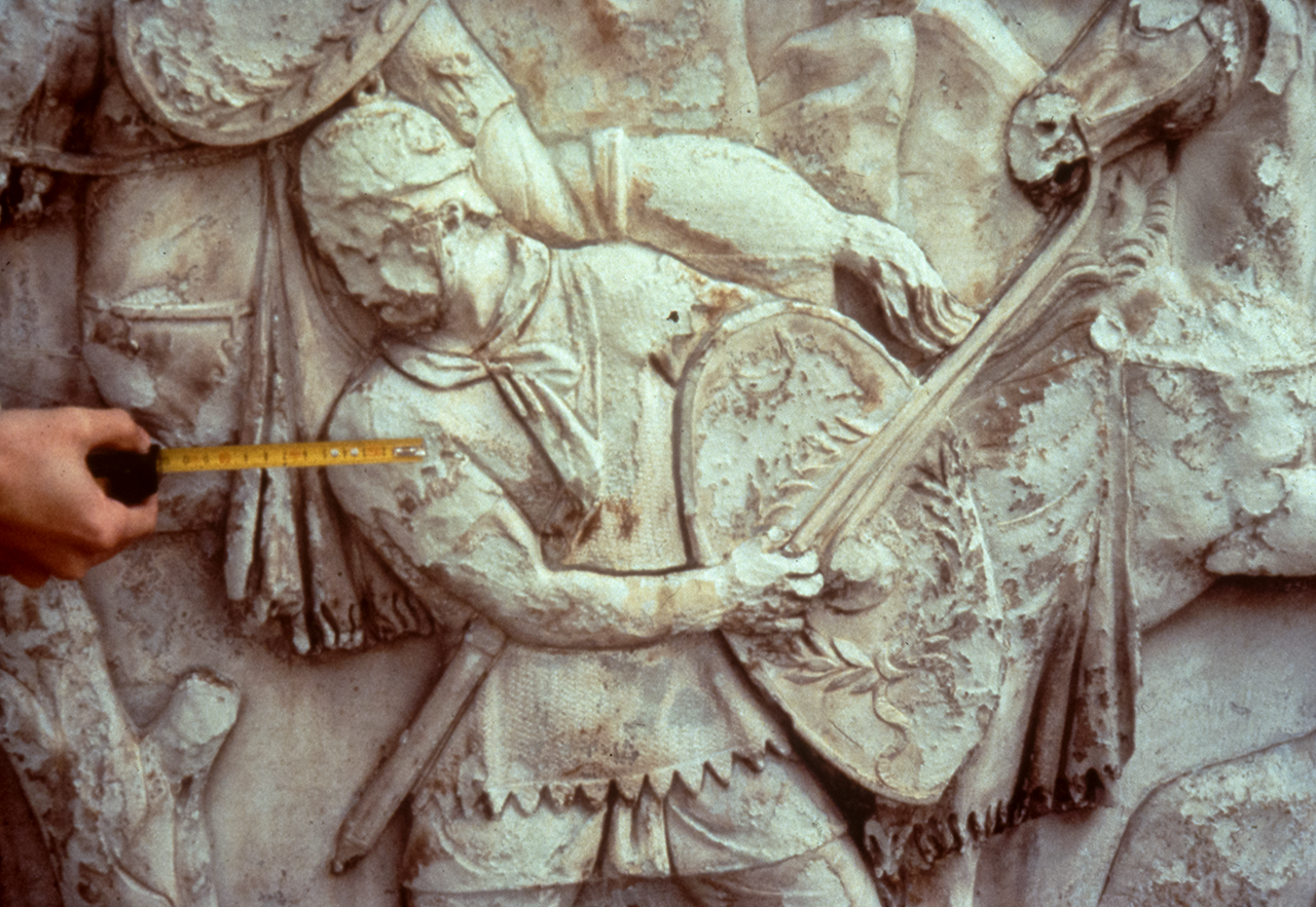 A Roman watching Decebalus' suicide