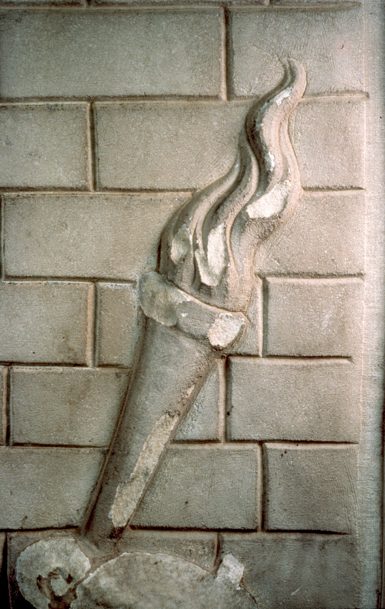 A torch firing a Dacian building