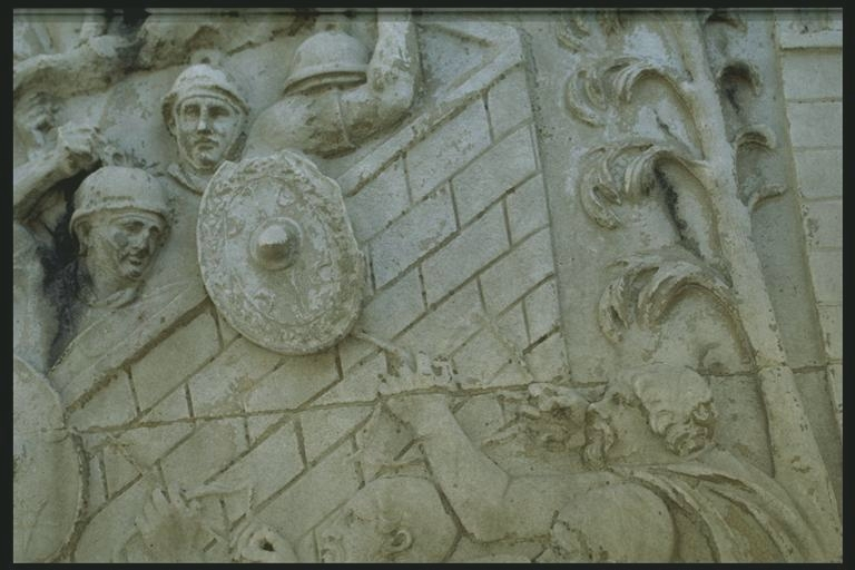 Dacians assaulting a Roman fort
