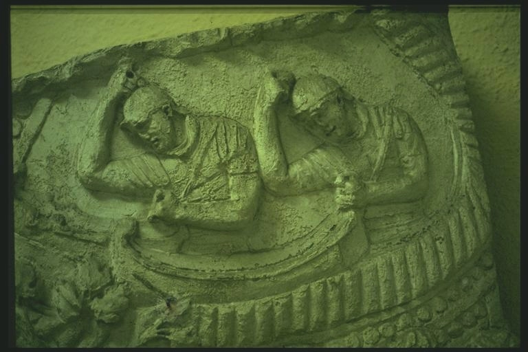 Legionaries building boats